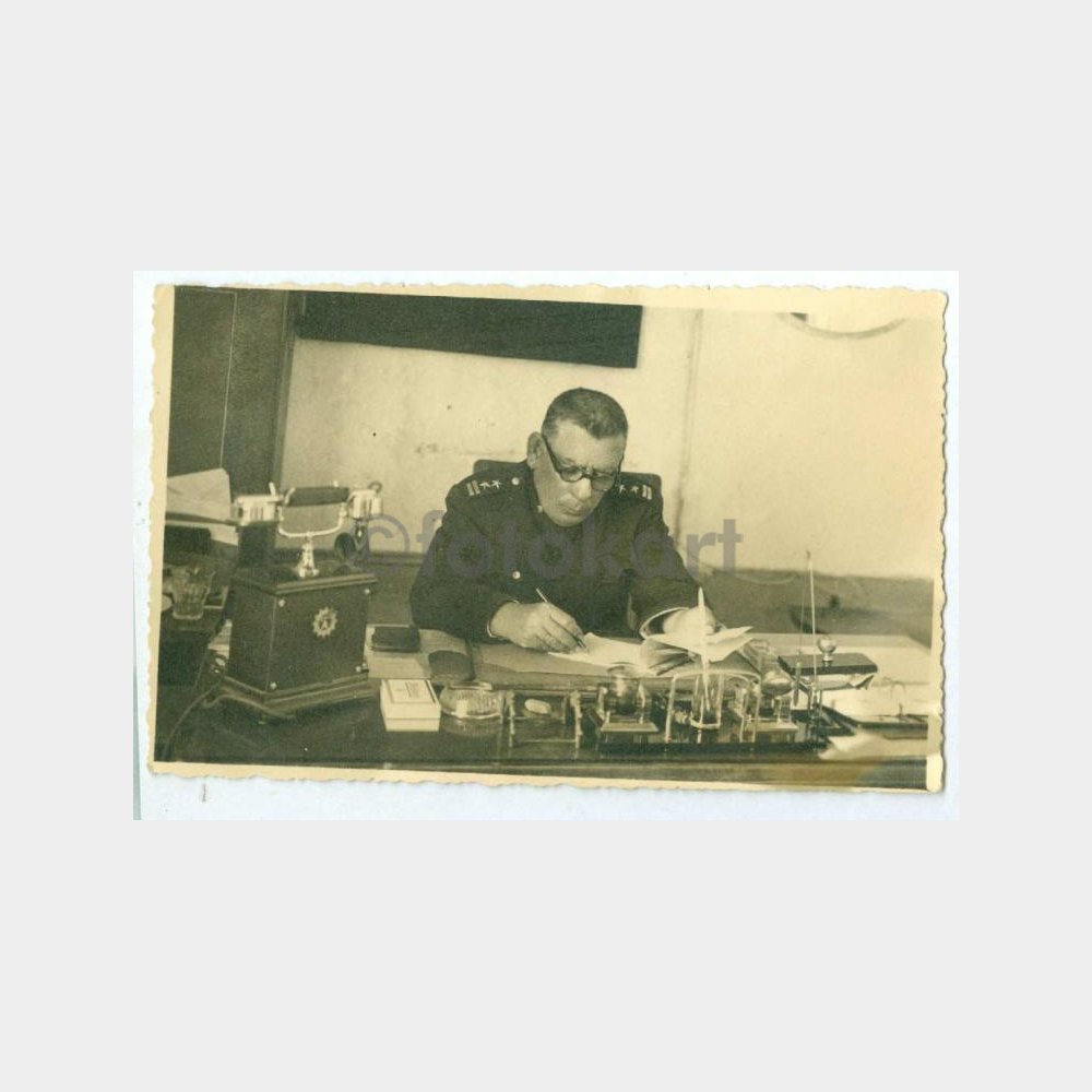 1946 Müdür Masası Telefon Konulu Fotoğraf