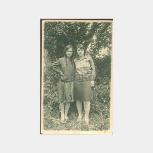 1931 Örgülü Uzun Saçlı Kızlar Görünüş Fotoğraf