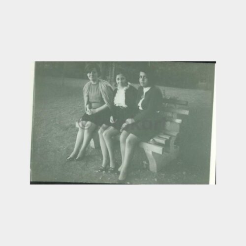 1960 Genç Kızlar Parkta Görünüş Fotoğraf