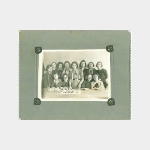 1937 Kız Sanat Okulu Öğrenci Grup Fotoğraf