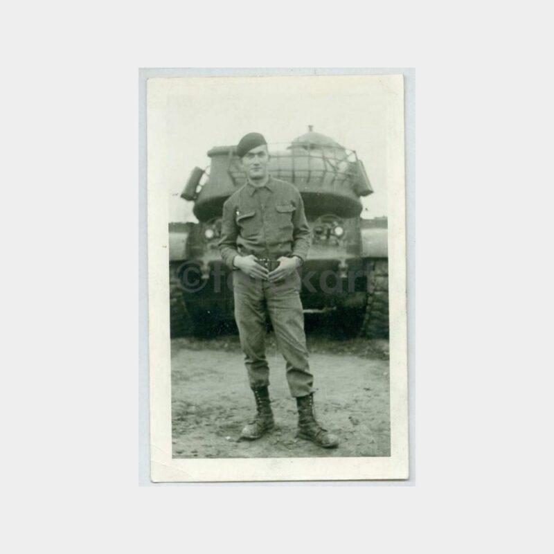 1966 Askeri Tank Önünde Asker Fotoğraf