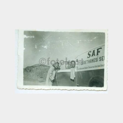 1955 Saf Ticarethane Servis Otosu Fotoğraf