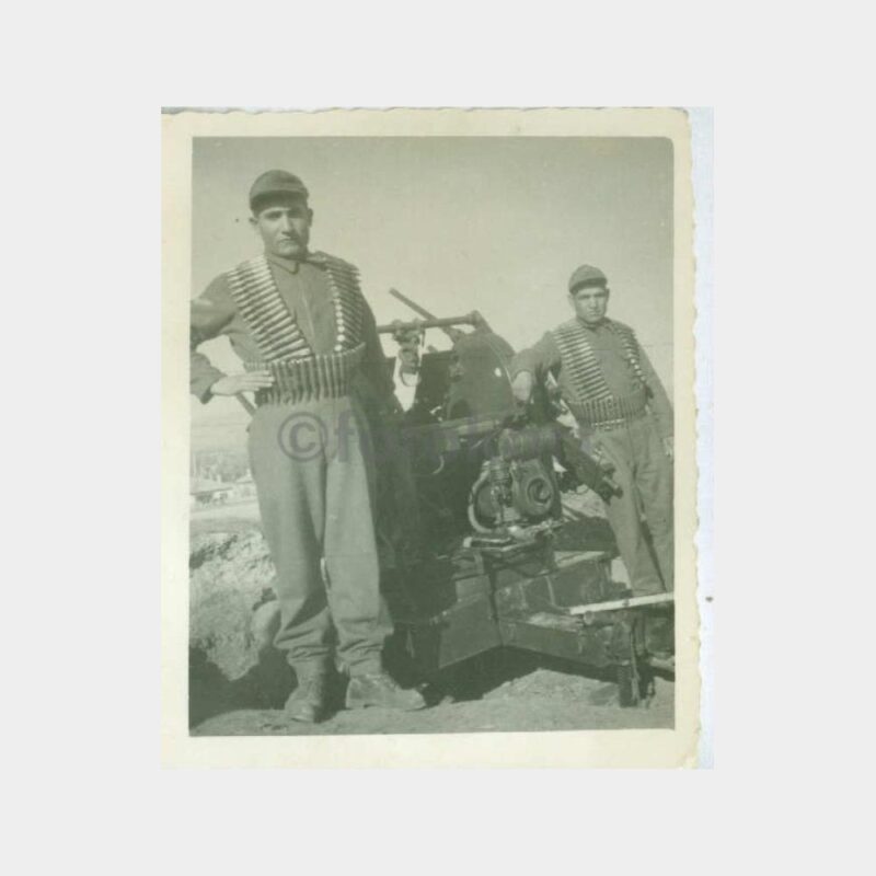 1940 Uçaksavar Önünde Askerler Fotoğraf