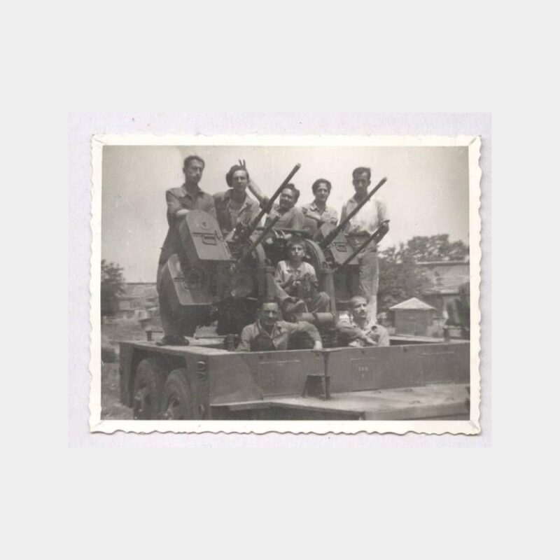 1940 Uçaksavar Askeri Topçu Arabasında Fotoğraf