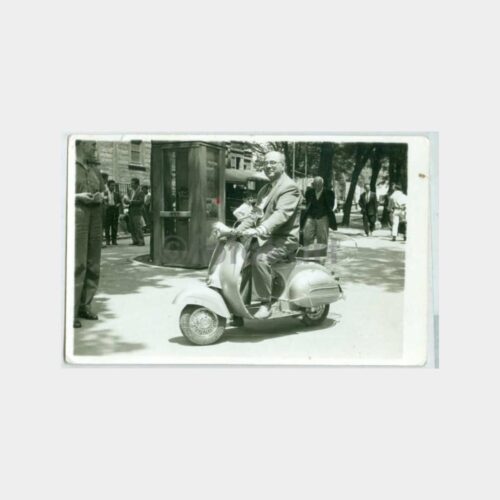 1970 Vespa Motorsikletli Bey Konulu Fotoğraf