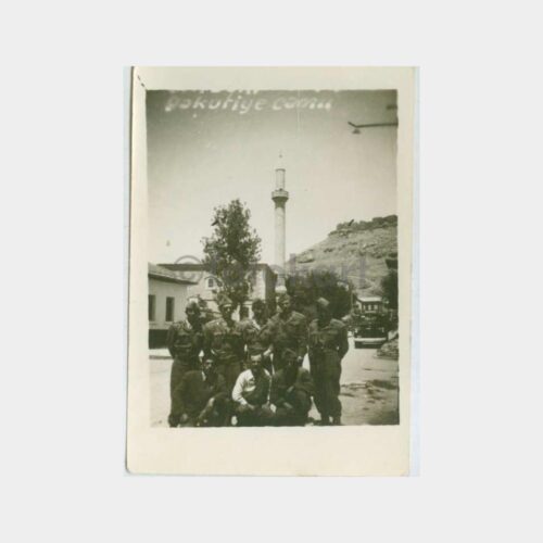 Erzurum Yakutiye Cami Önünde Askerler Fotoğraf