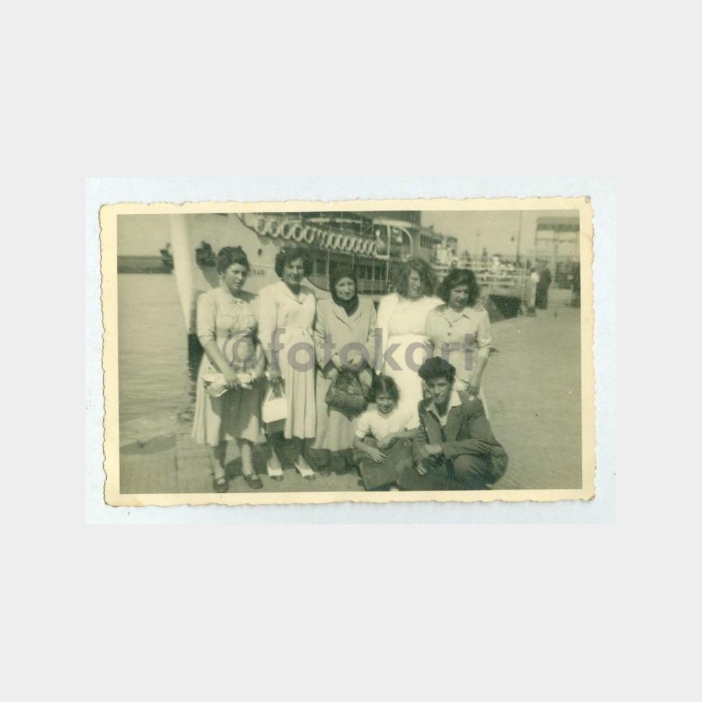 1949 Vapur İskelesi Önü Kadınlar Fotoğraf