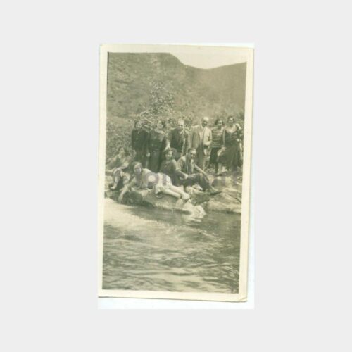 1938 Nehir Kenarında Gezinti Grup Fotoğraf