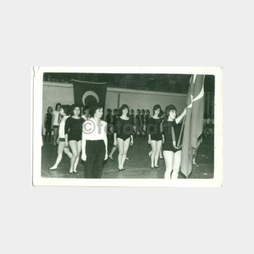 1961 Kız Öğrenciler Tören Konulu Fotoğraf