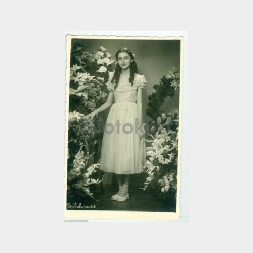 1940 Örgülü Saçlı Genç Kız Konulu Fotoğraf