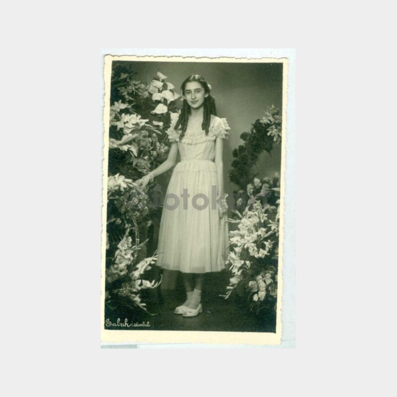 1940 Örgülü Saçlı Genç Kız Konulu Fotoğraf