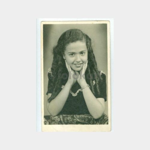 1940 Örgülü Saçlı Genç Kız Konulu Fotoğraf