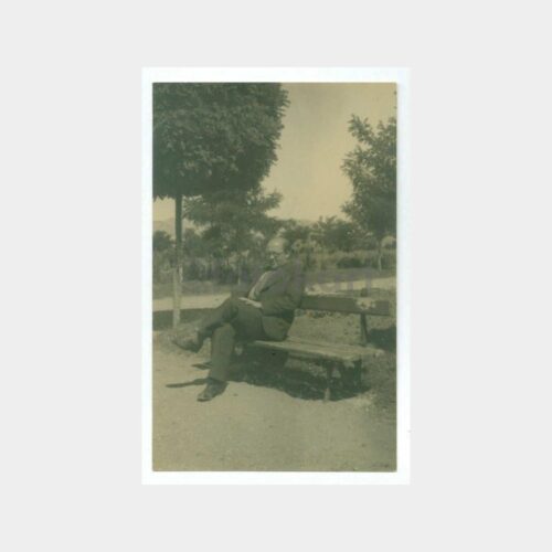 1930 Parkta Dinlenen Bay Konulu Fotoğraf