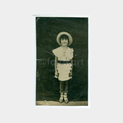 1932 Şapkalı Kız Çocuk Konulu Fotoğraf