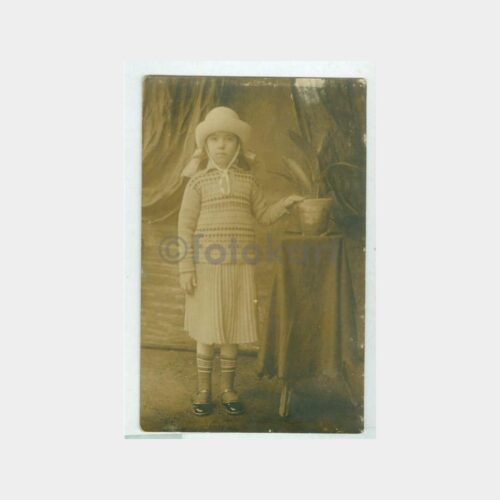 1930 Şapkalı Çocuk -Stüdyo Arka Plan- Fotoğraf