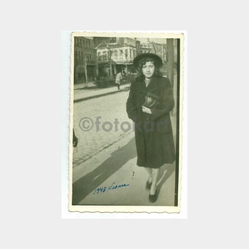 1943 İstanbul Şapkalı Kadın Konulu Fotoğraf