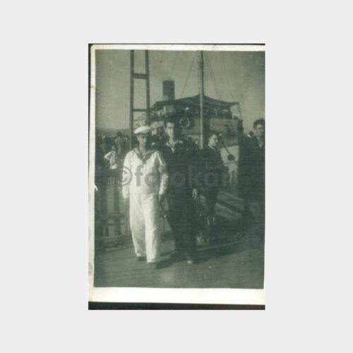 Şehir Hatları Vapur Önünde Fotoğraf