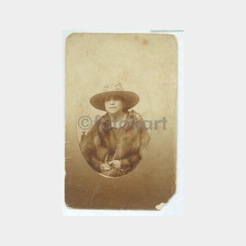 1920 Şapkalı Kadın Stüdyo Fotoğraf