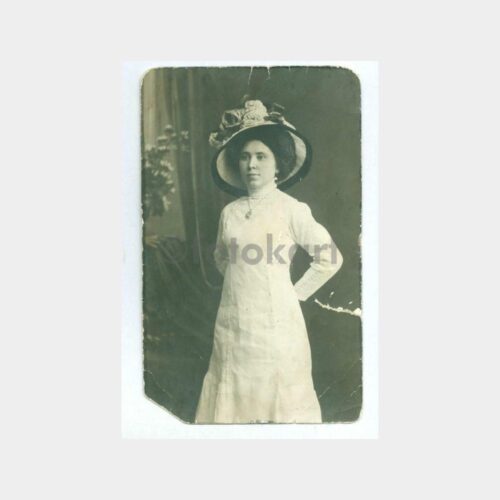 1911 Şapkalı Kadın Stüdyo Fotoğraf