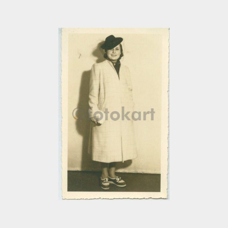 1946 Şapkalı Kadın - Stüdyo Fotoğraf