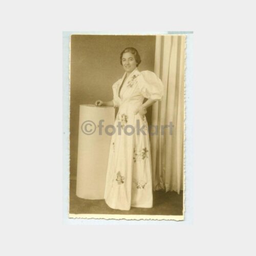 1940 Güzel Giyimli Kadın Stüdyo Fotoğraf