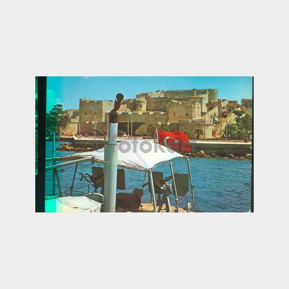 1980 Çeşme Kalesi Sahilden Görünüş Kartpostal