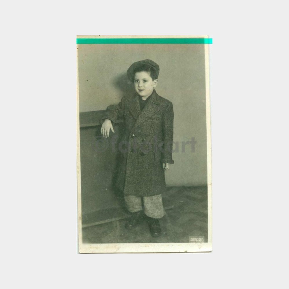 1942 Stüdyo - Şapkalı Çocuk Fotoğraf