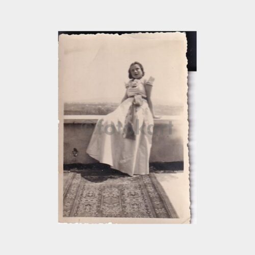 balkon-hali-kadin