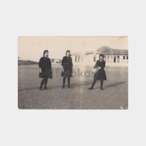 Anadolu - Top Oynayan Kızlar Konulu Fotoğraf