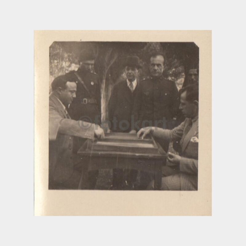 1940 Anadolu Kasaba Tavla Oynayanlar Fotoğrafı