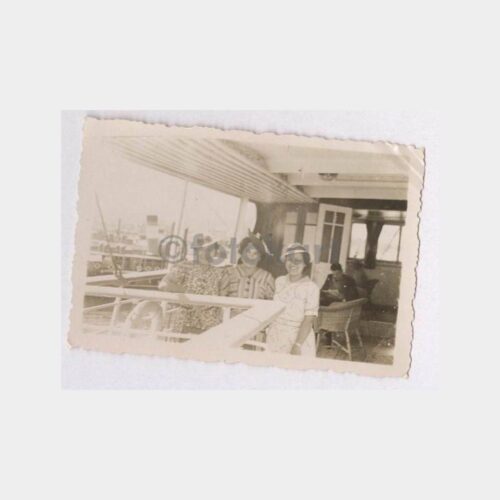 Vapurda Üç Kadın Fotoğraf