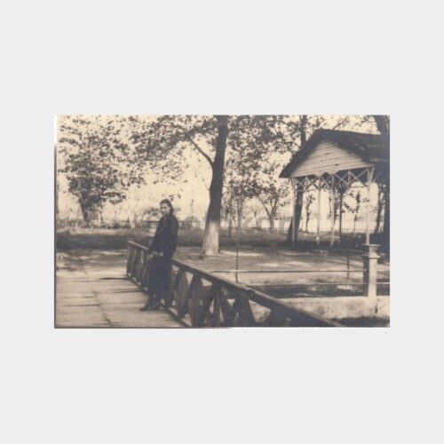 1940 Parkta Kadın Görünüşü Fotoğraf