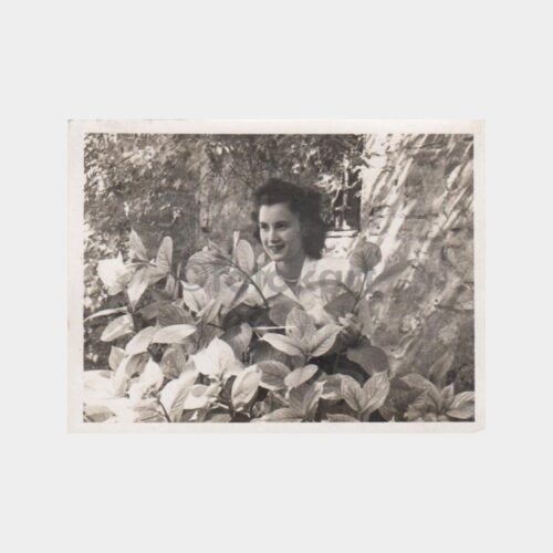 Çiçekler İçinde Kadın Fotoğraf