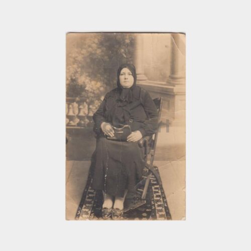 1934 Halı Dekorlu Stüdyo Kadın Fotoğraf