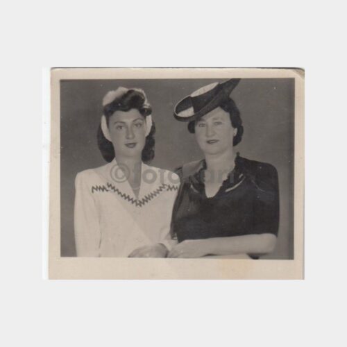 1940 Şapkalı Kadınlar Stüdyo Fotoğrafı