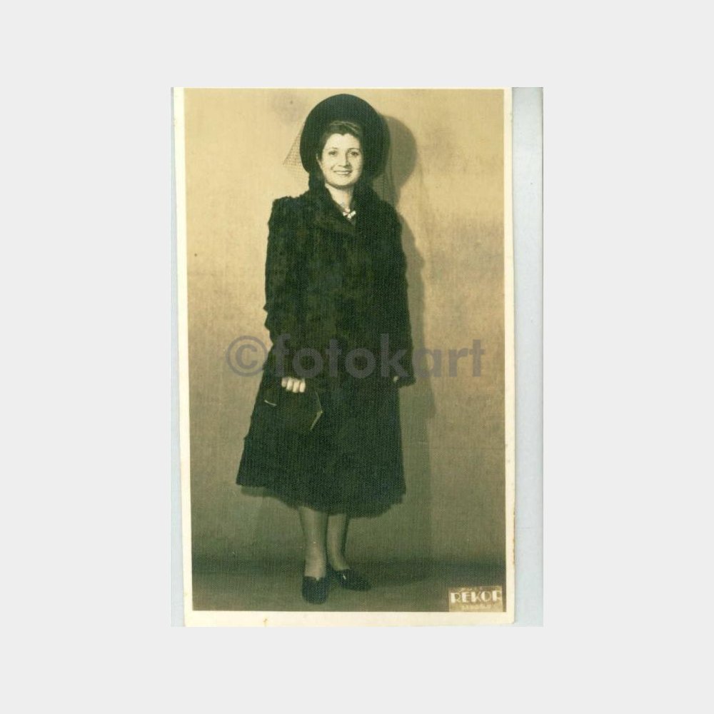1940 Kürklü ve Şapkalı Kadın Fotoğraf