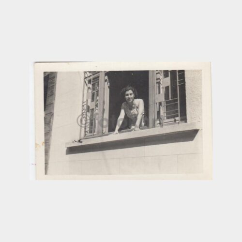 1952 Pencerede Kadın Konulu 2 Adet Fotoğraf