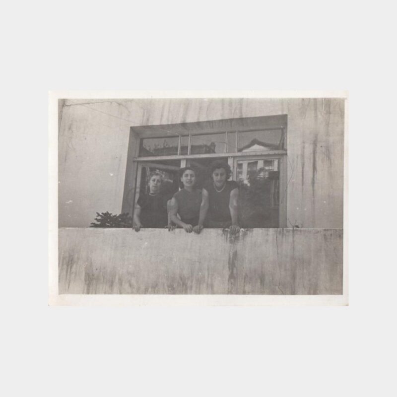 1952 Balkonda Kadın Konulu 3 Adet Fotoğraf - Görsel 2