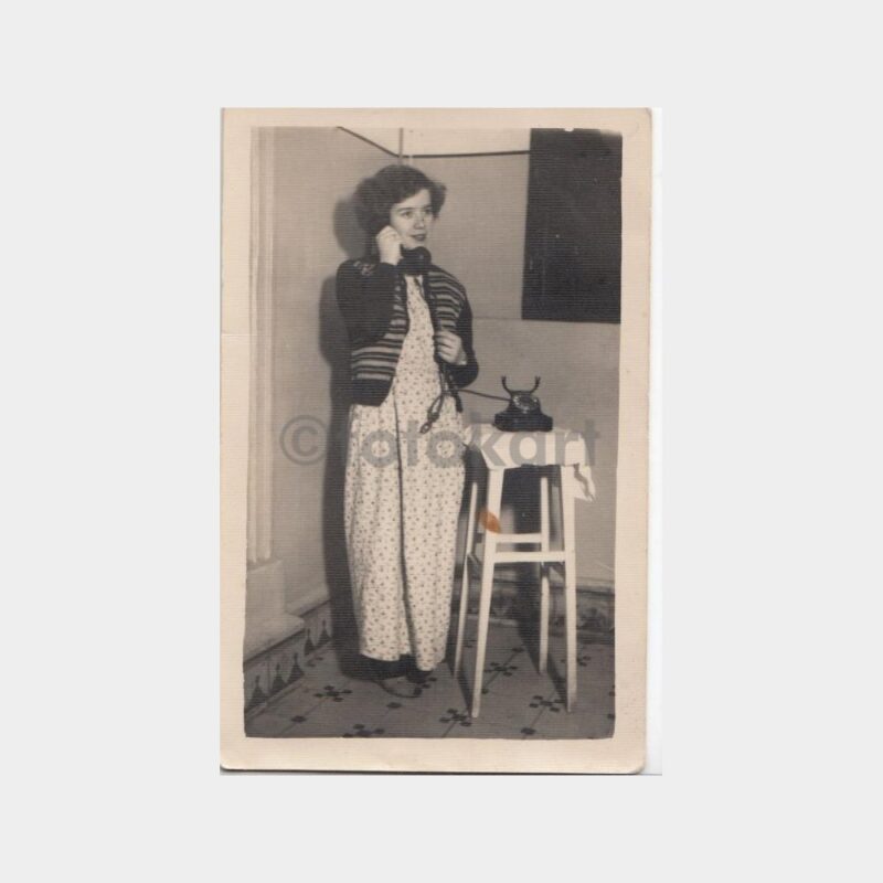 1949 Kadın ve Telefonu Konulu Fotoğraf - Görsel 2