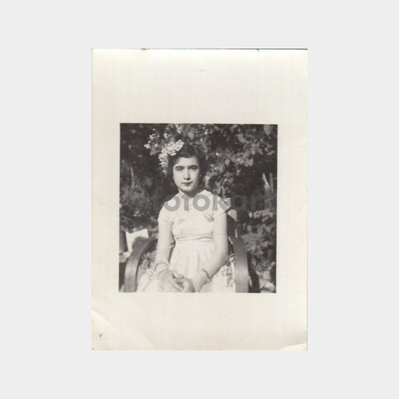 1968 Çiçek Taçlı Kadın Konulu Fotoğraf