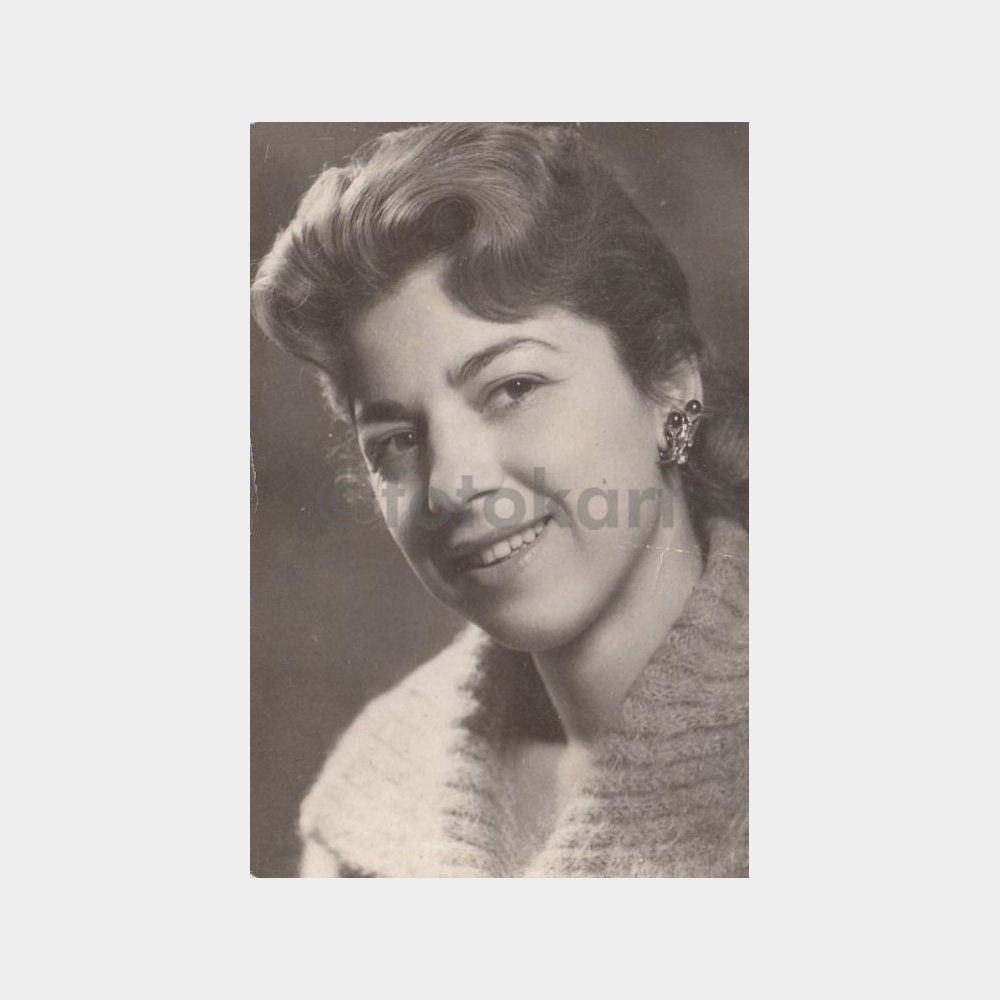 1950 Küpeli Kadın Stüdyo Konulu Fotoğraf