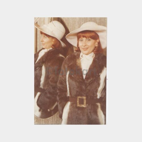 1964 Kürklü Şapkalı Kadın Konulu Fotoğraf