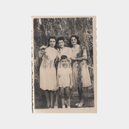 1940 Kadınlar Giyim Kültürü Konulu Fotoğraf