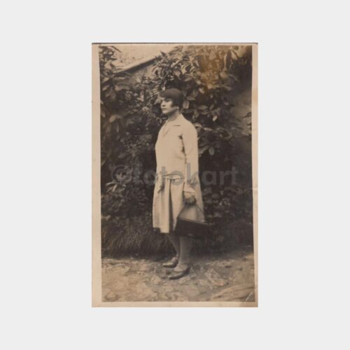 1930 Dış Mekan - Çantalı Kadın Konulu Fotoğraf