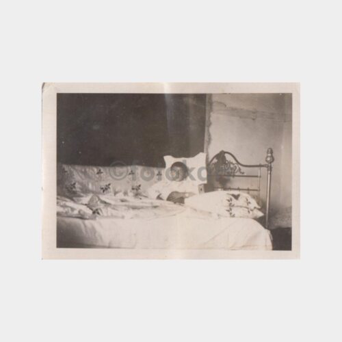 1950 Sünnet Çocuğu Yatağı Konulu Fotoğraf