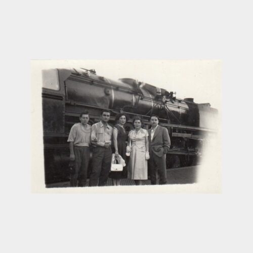 1940 Lokomotif Önünde Grup Tren Konulu Fotoğraf