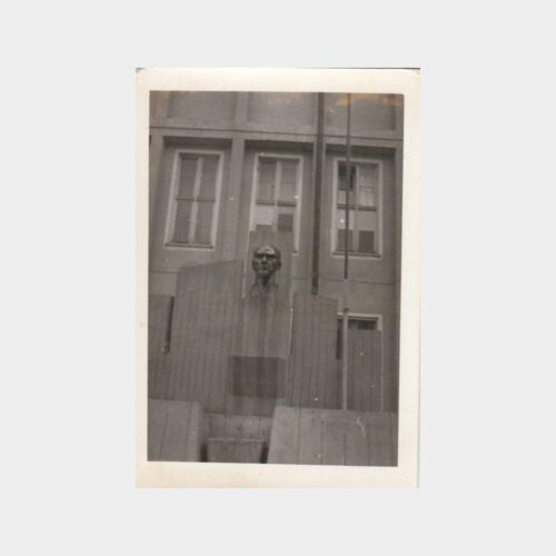 Atatürk Büstü Konulu Heykel 2 Adet Fotoğrafı