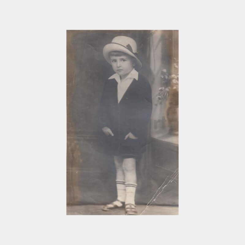 1928 Şapkalı Çocuk Konulu Stüdyo Fotoğraf