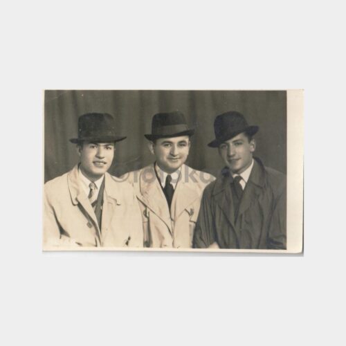 1943 Üç Fötr Şapkalı Bay Konulu Stüdyo Fotoğraf