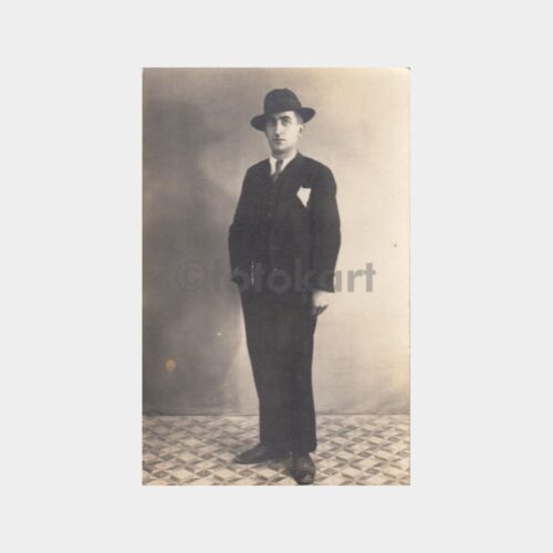 1935 Stüdyo Şapkalı Bay Fotoğraf